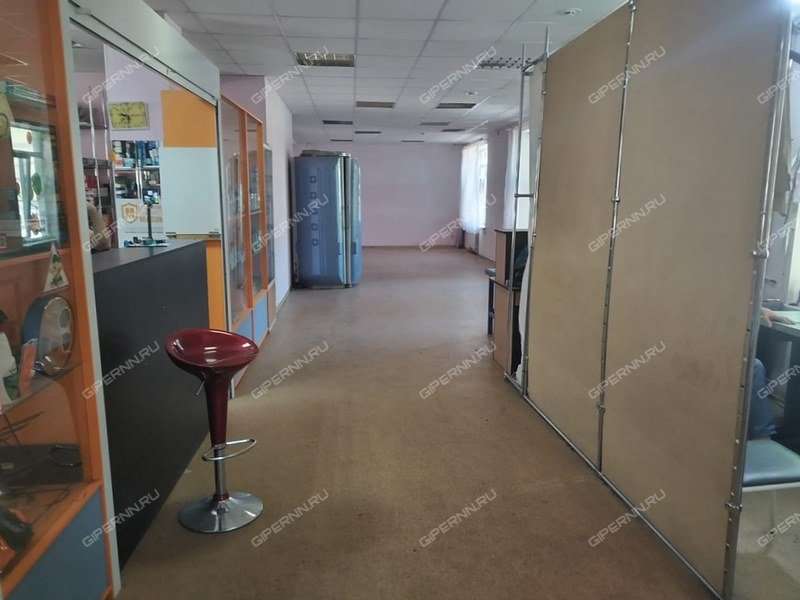 помещение под торговую площадь на улице Долгополова