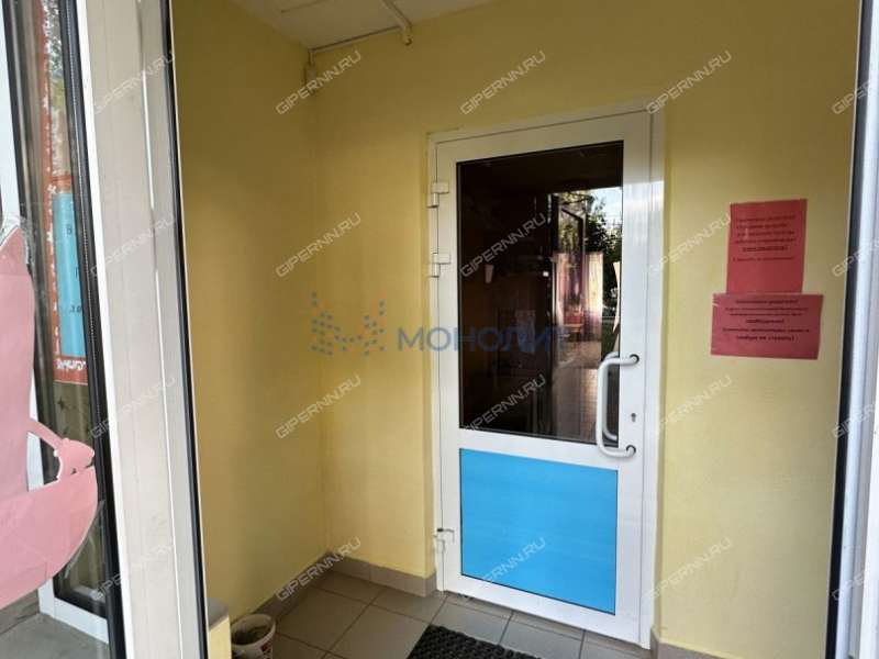 помещение под торговую площадь, недвижимость под образовательные учреждения на улице Василия Иванова